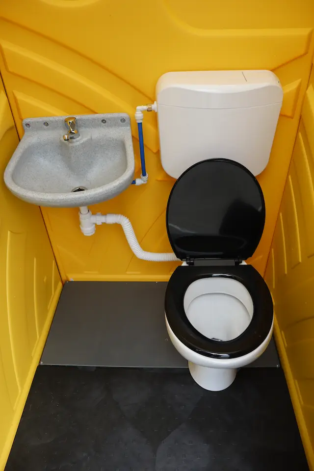 Mondo z sedesem ceramicznym